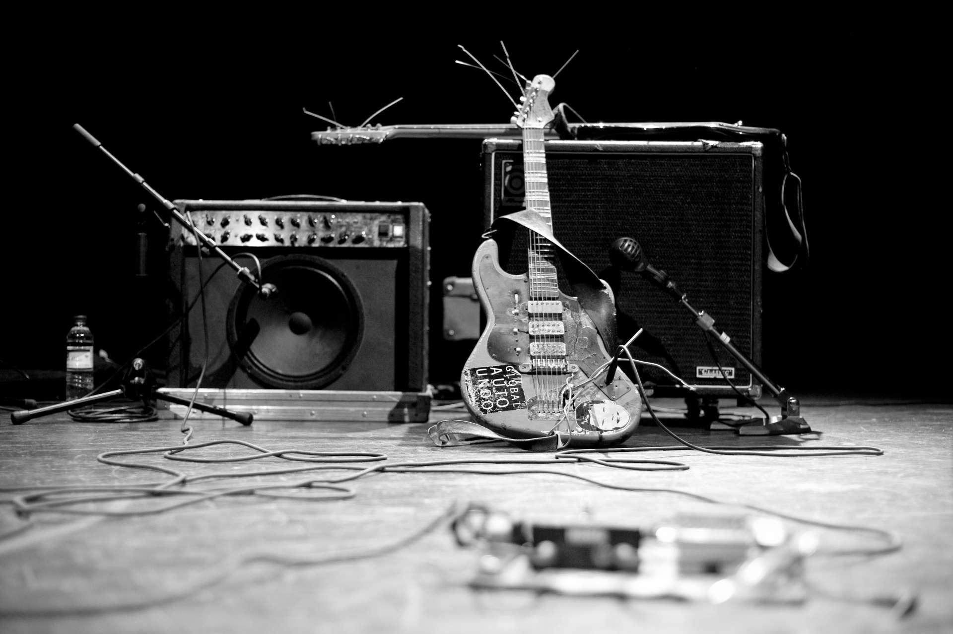 Photo instruments de musique du groupe The Ex